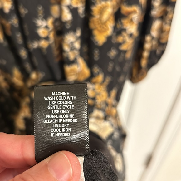 torrid Black Gold Pattern Dress Smocking Gauze Midi Rayon Polyester Size 14-16 - Picture 9 of 9